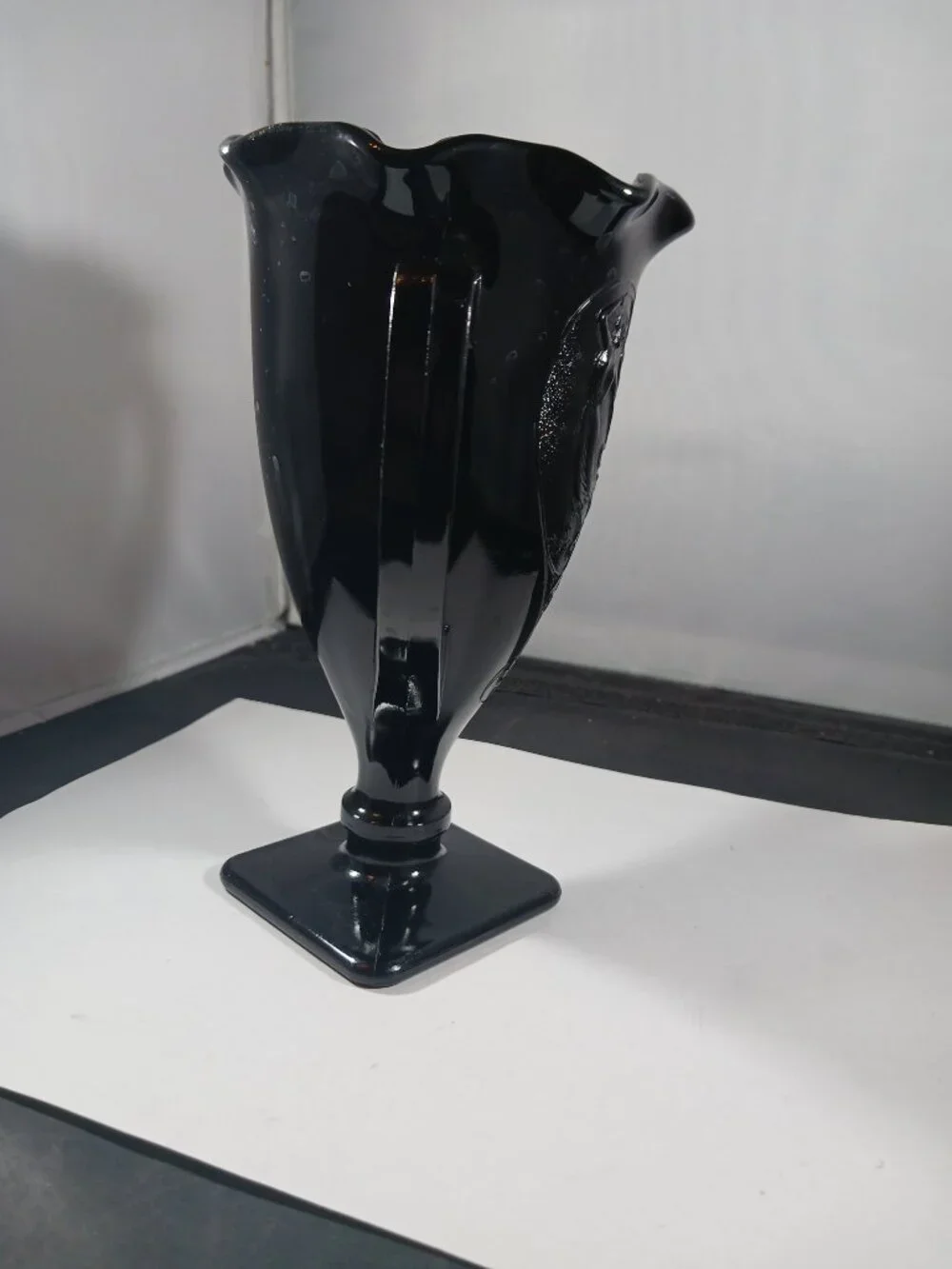 Vintage L. E. Smith Black Amethyst Glass Trophy Vase